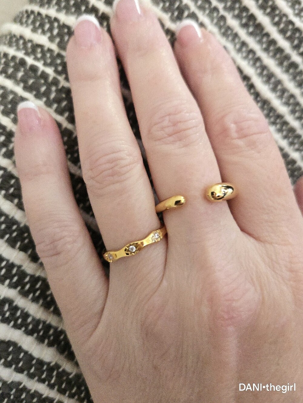 Gold Dainty Wavy Zircon Starburst Ring - Picture 5 of 7